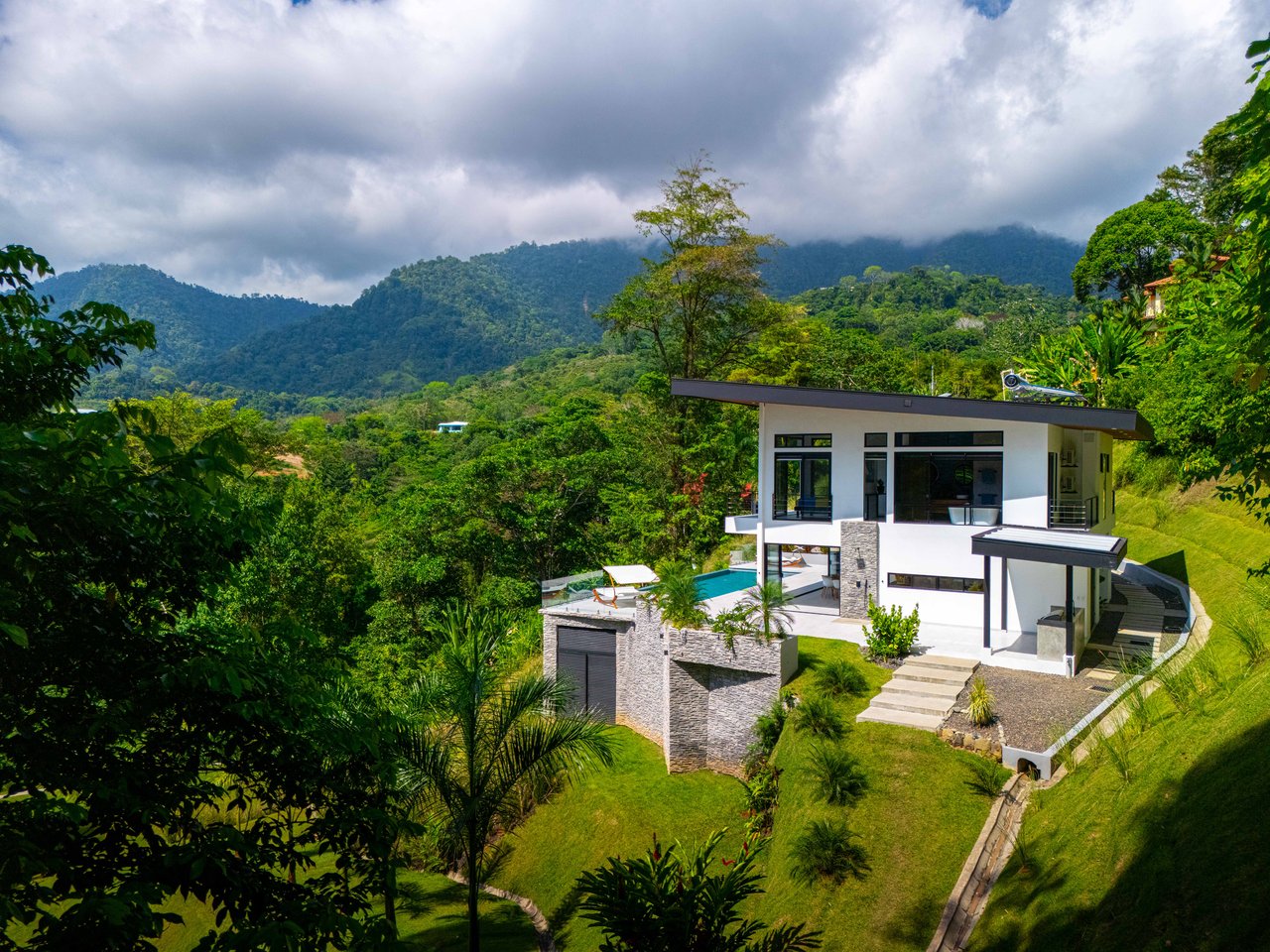 Luxury 4-Bed Home with Ocean & Jungle Views in Ojochal