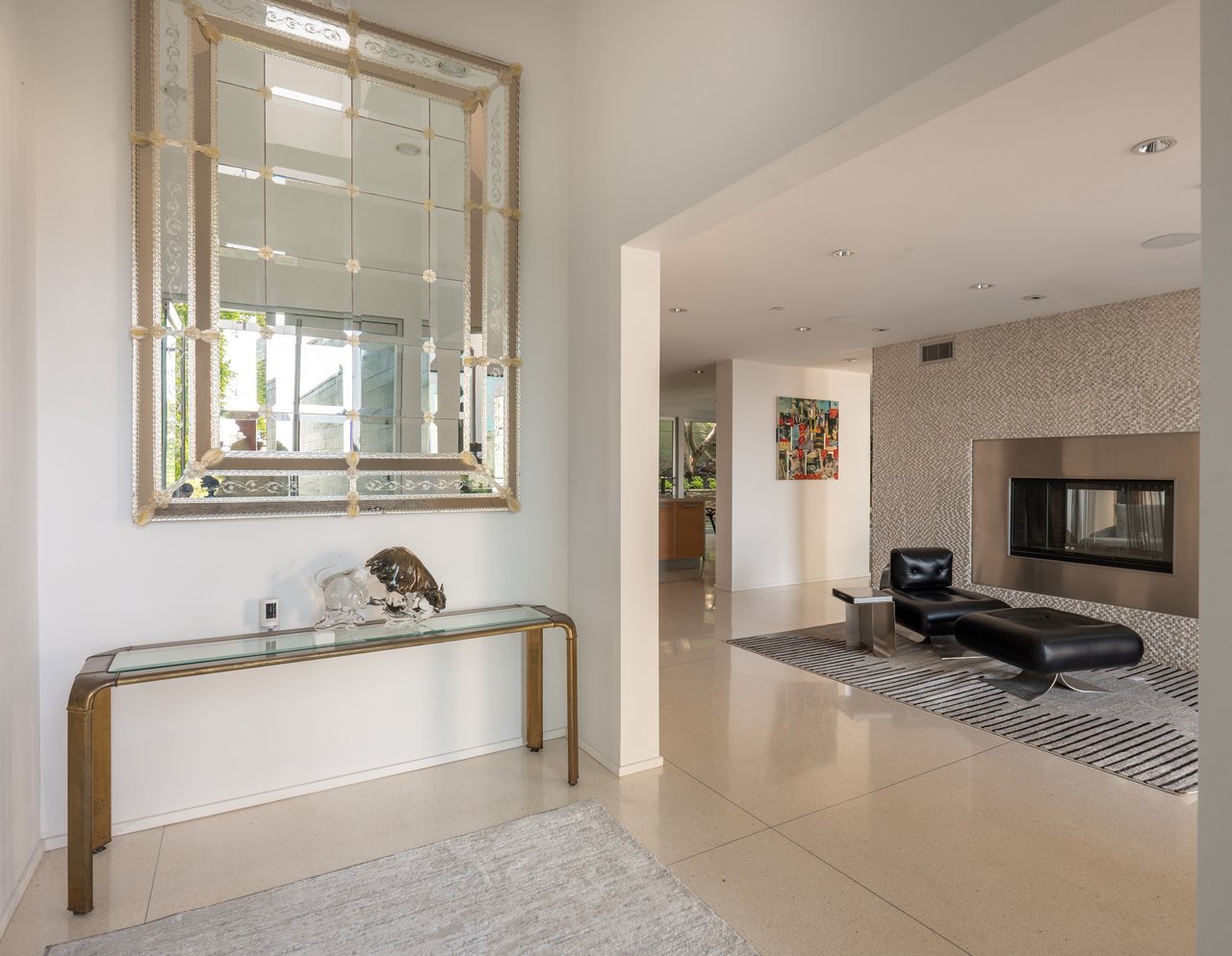 1545 Sunset Plaza Dr