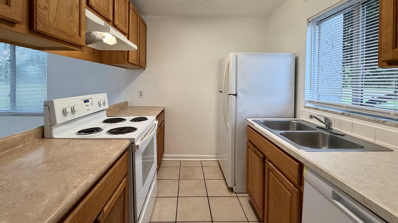 Spacious Ground-Floor Apartment for Lease in Winter Springs