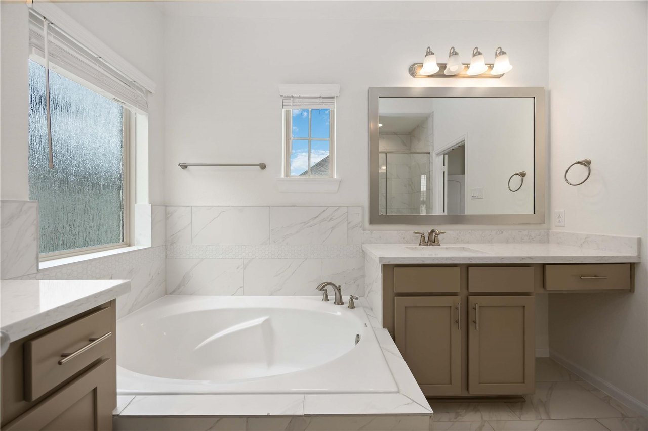 4012 Centre Valley Ln Houston, TX 77043