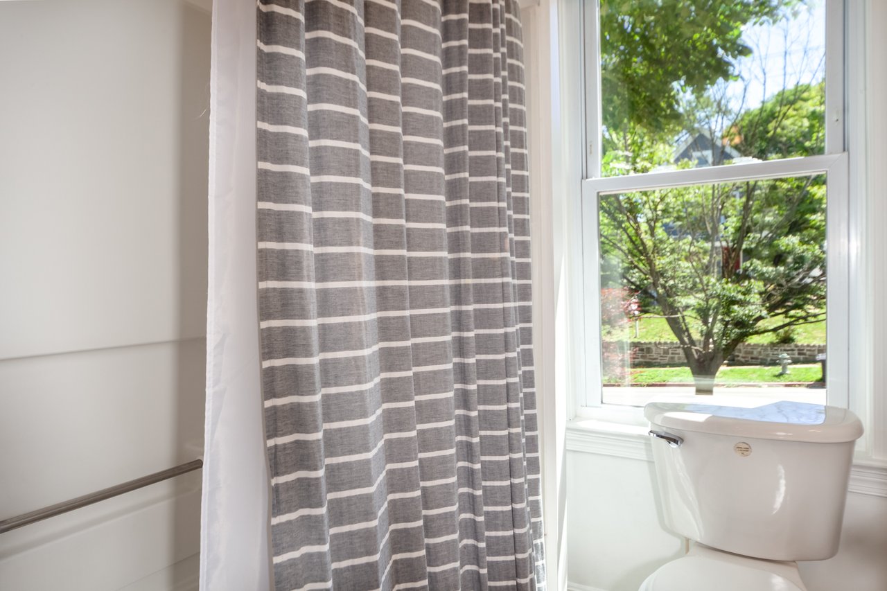 4110 30th St. Mount Rainier