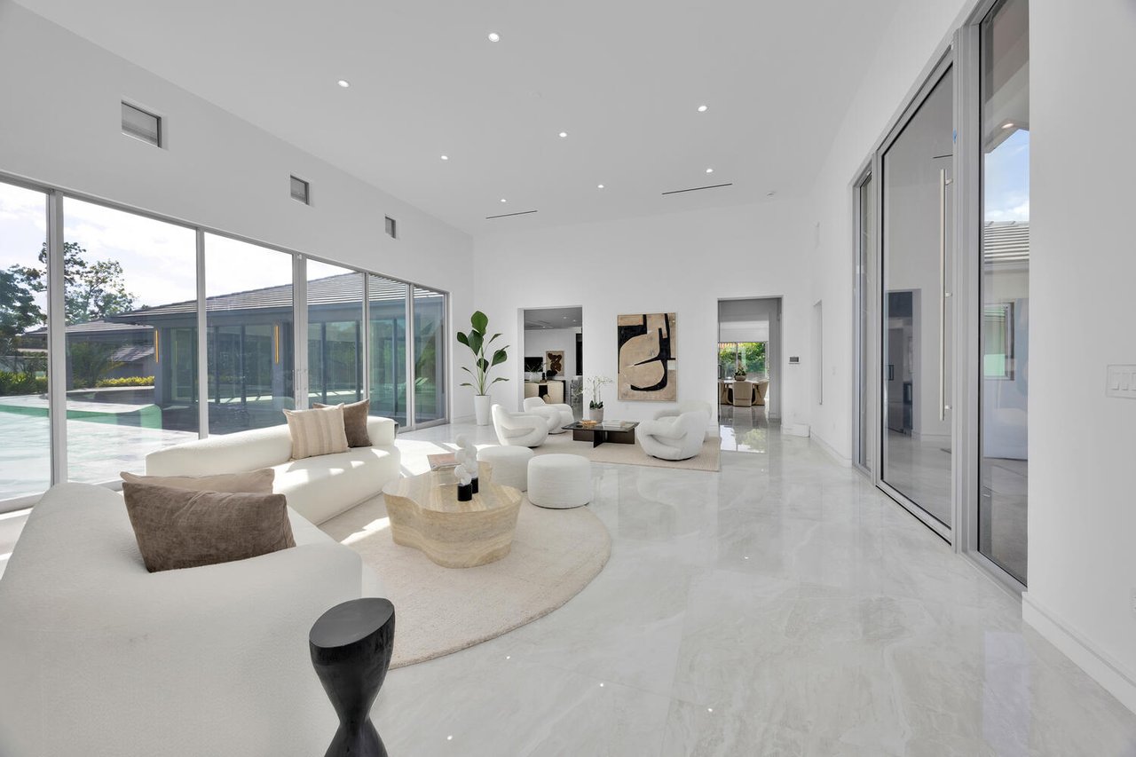 Your Private Resort - Everyday Of The Week