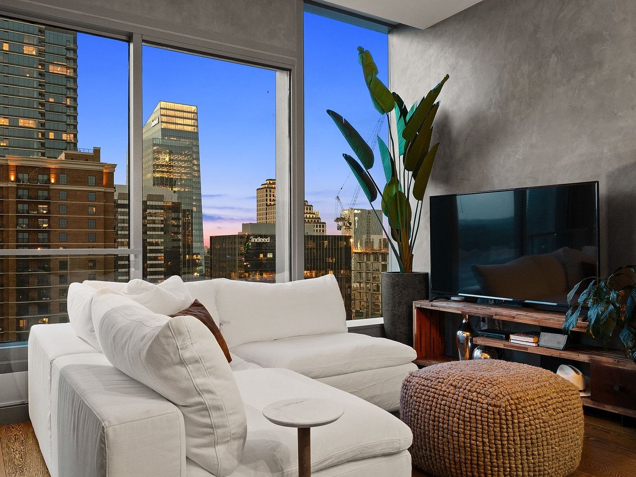 210 Lavaca St APT 2012