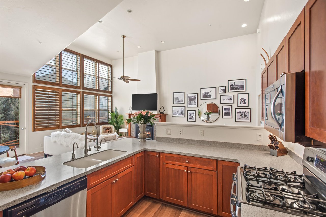 Bright and Stylish Townhome in the Heart of Willits