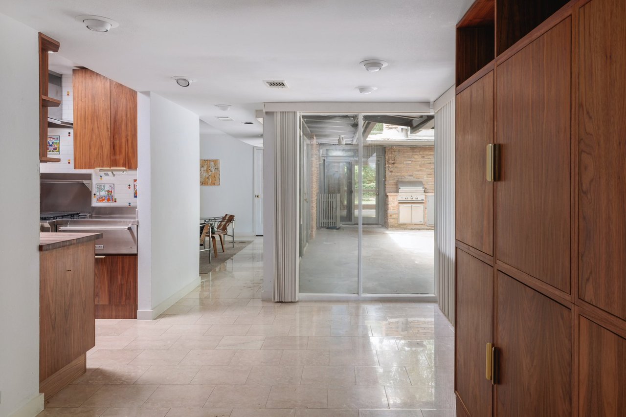 3304 Cherry Tree Circle