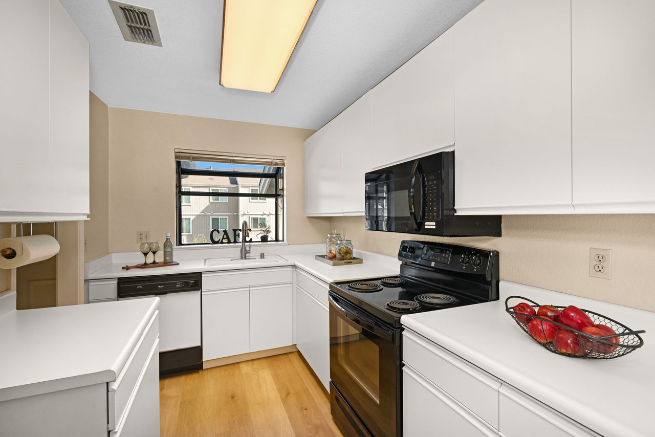 2677 Oak Rd. #202, Walnut Creek