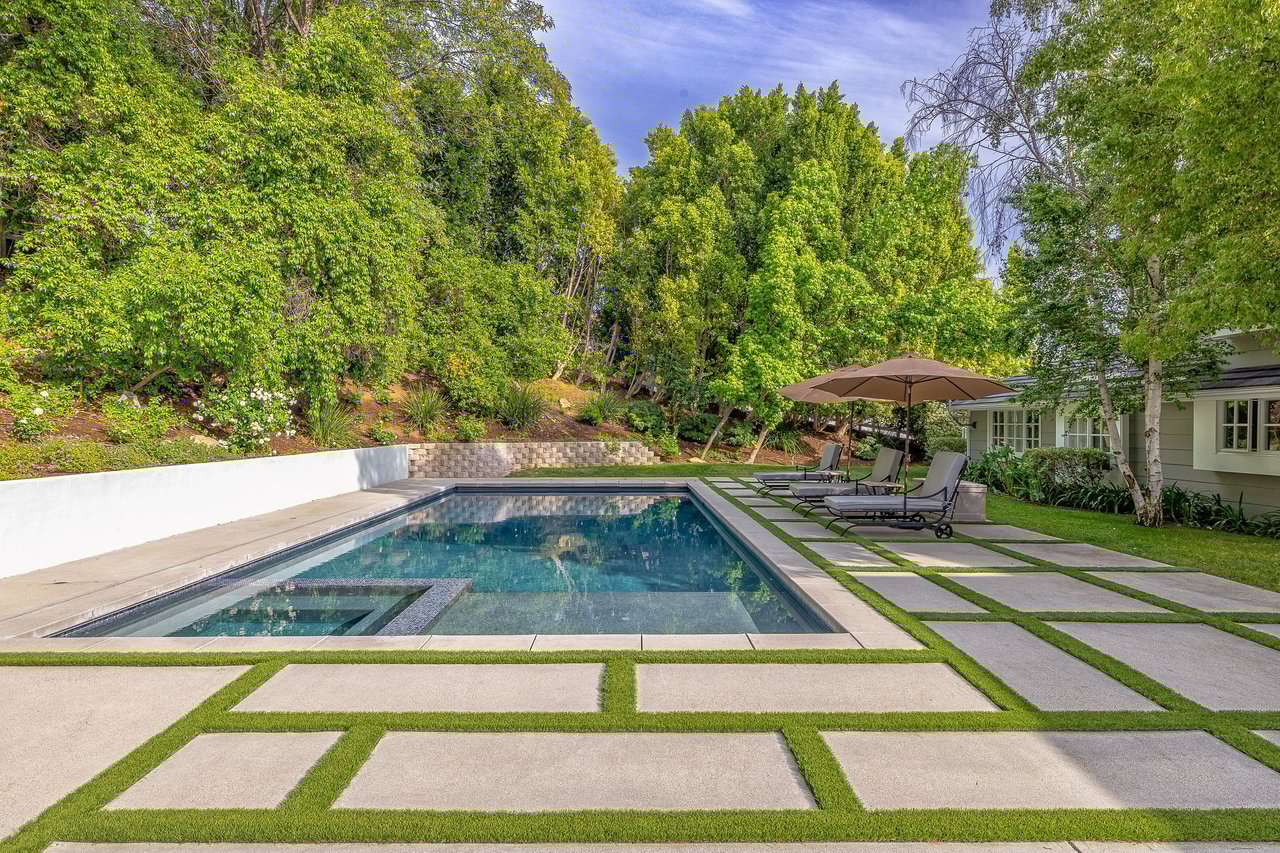 24317 Bridle Trail Rd