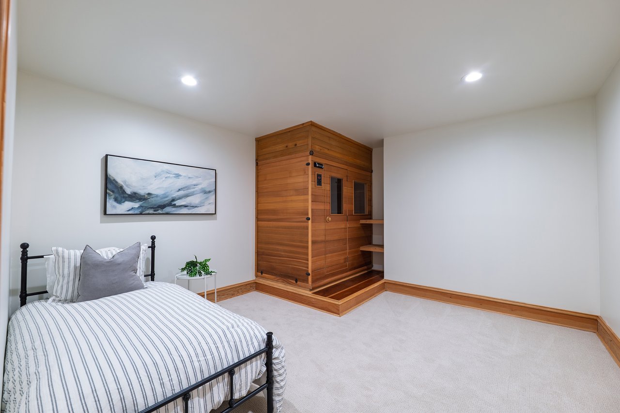 3406 Thunder Point