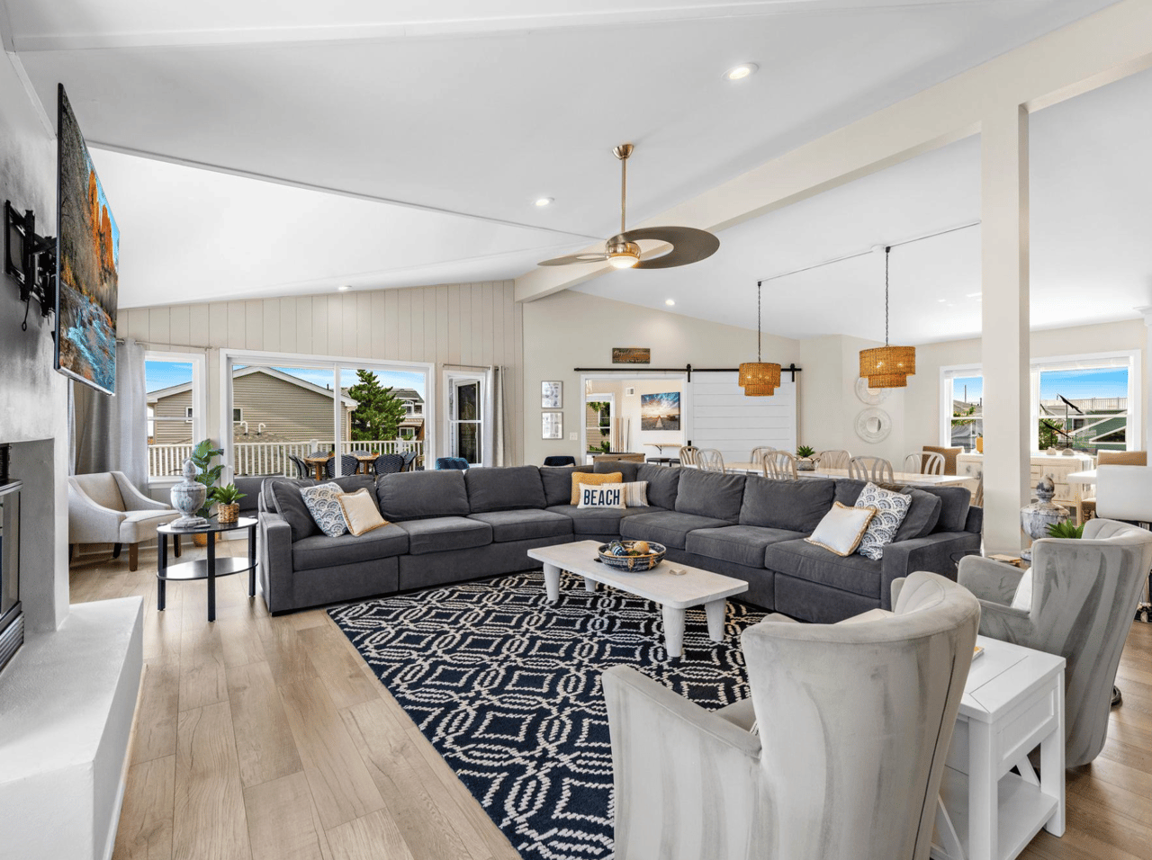 4 W Magnolia Ave 