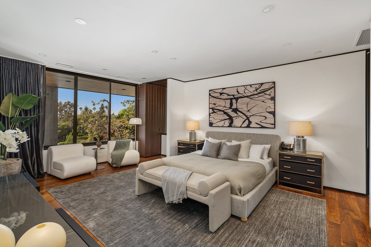  A Beverly Hills Architectural Masterpiece – Where Modern Luxury Meets Timeless Elegance