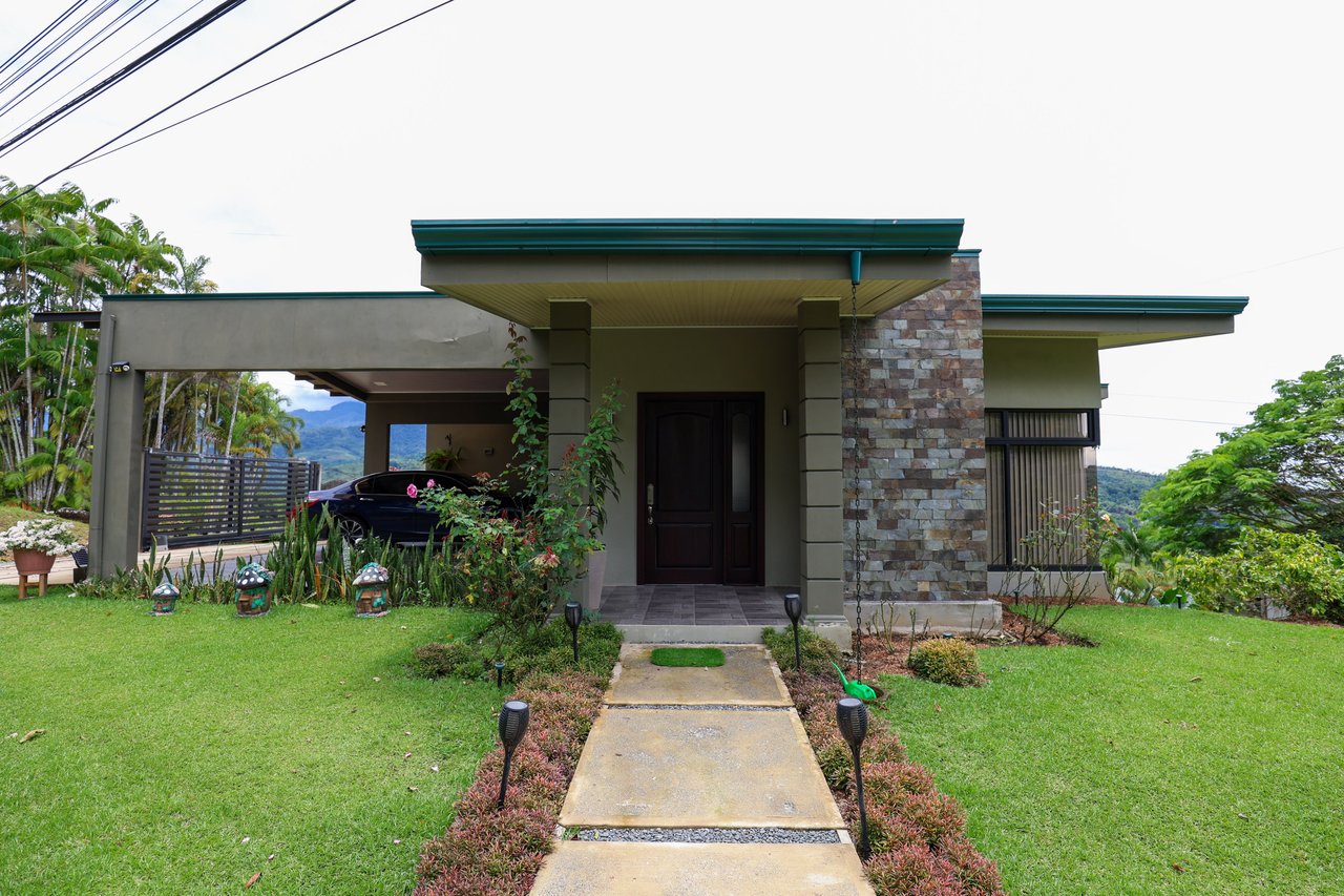 5-BEDROOM CHIRRIPO MOUNTAIN VIEW HOME WITH EASY ACCESS, PREMIUM FINISHES, FRUIT TREES AND LANSCAPED – 0.22 ACRES