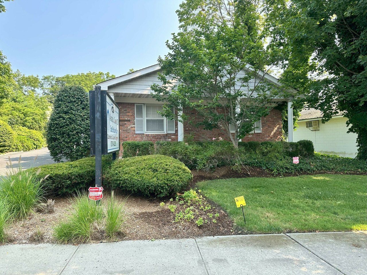 445 Main Street, Center Moriches