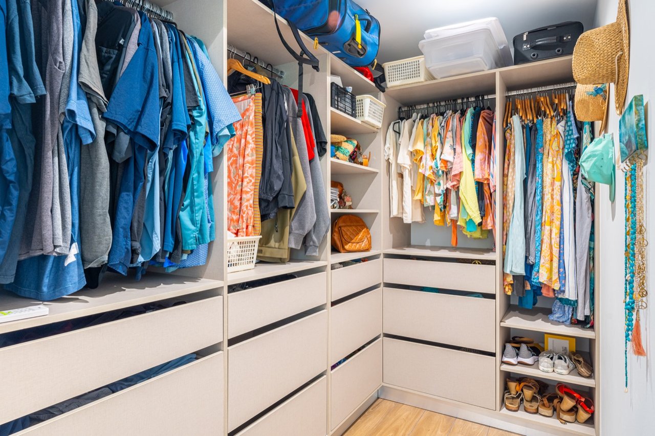 Stunning 3-Bedroom, 2.5-Bathroom Tropical Mid-Century Modern Home – Steps from the Beach