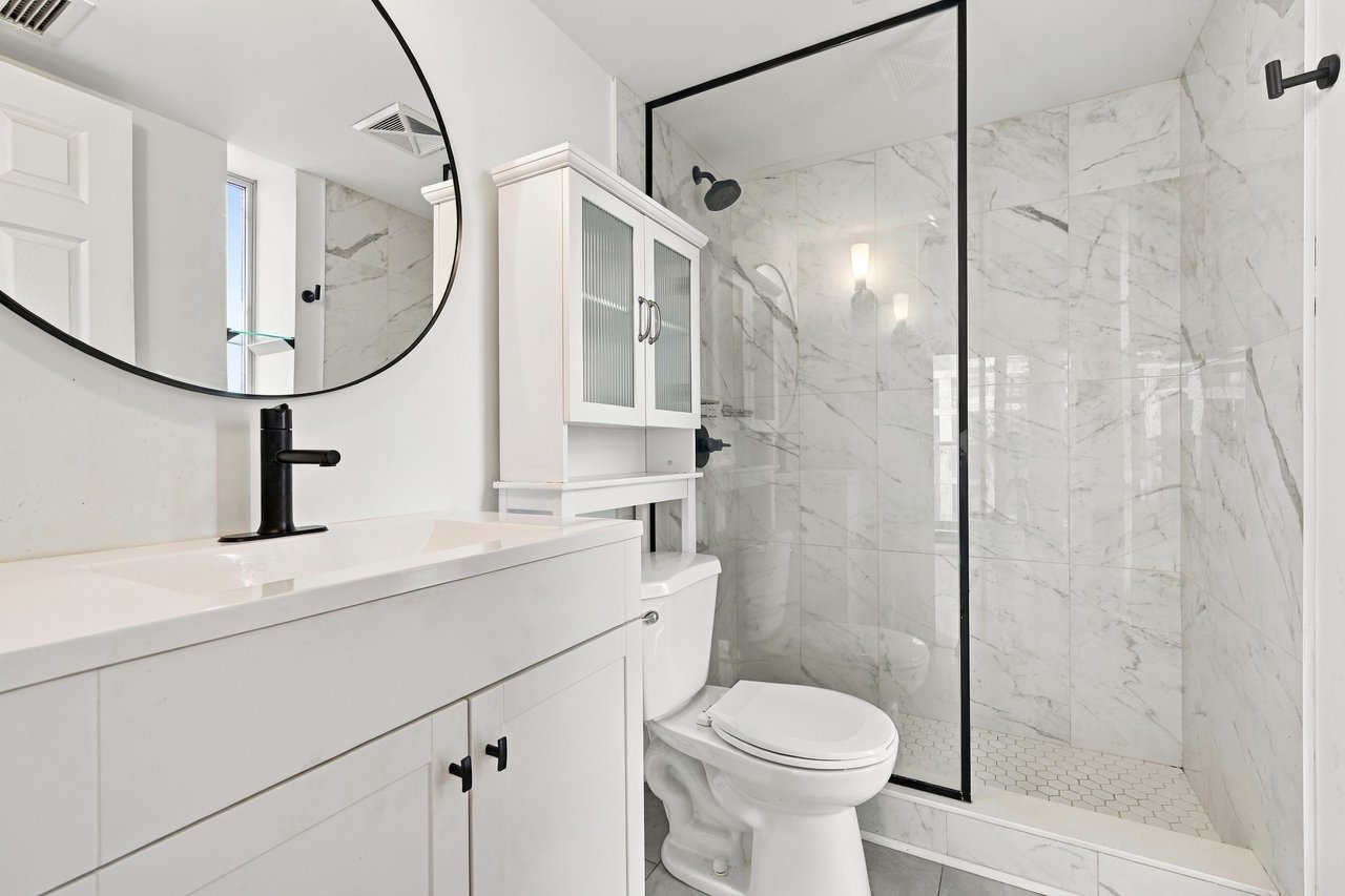 Immaculate 2 Bedroom Corner Unit