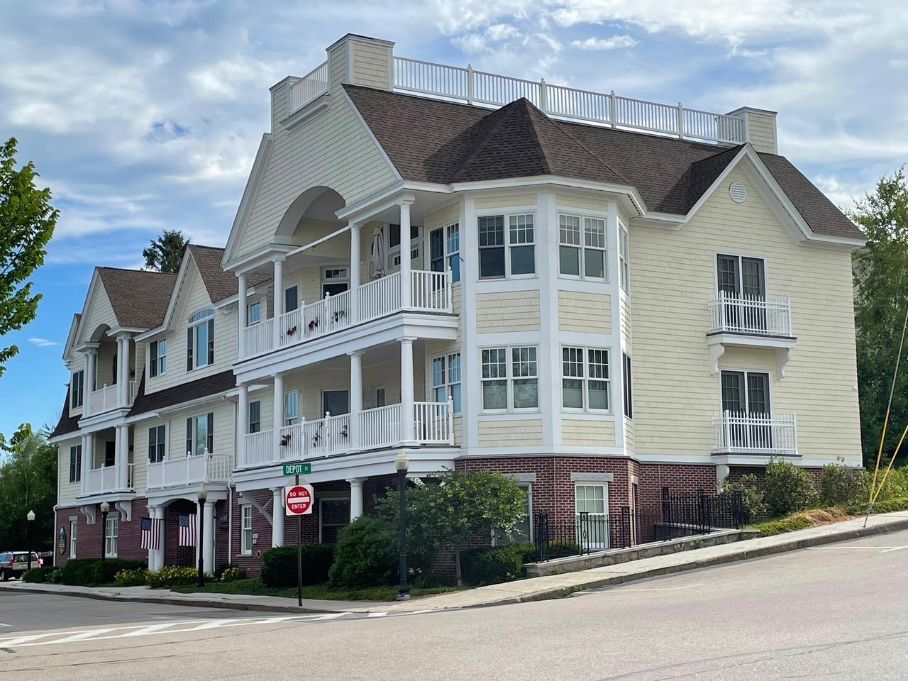 61 Central Avenue UNIT 4