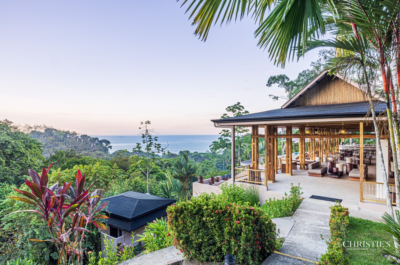 Luxury Hotel Boutique with Ocean Views | Walking distance to the beach | 13.2 Acres