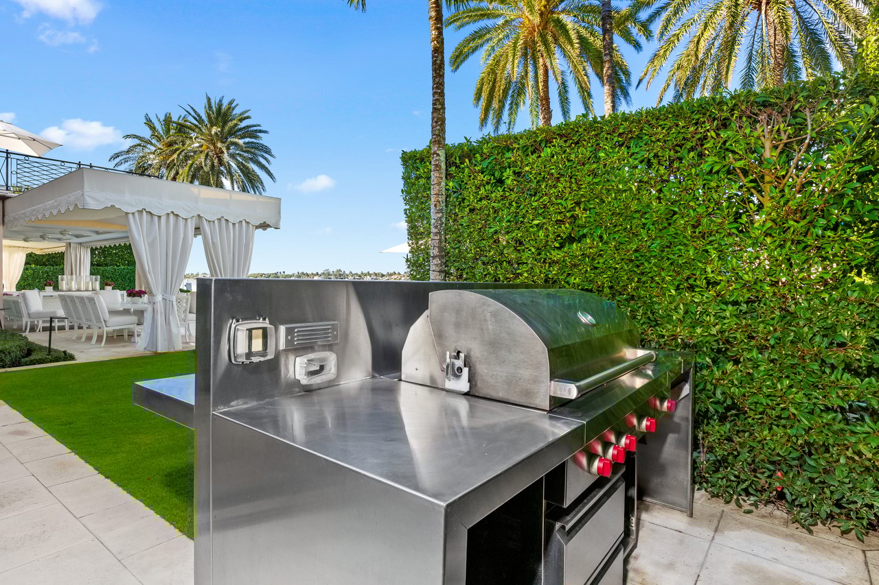 Georgian Waterfront Mansion on Everglades Island