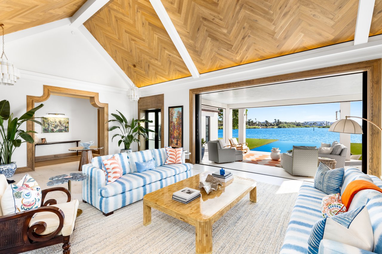 Dutch Colonial Direct Waterfront