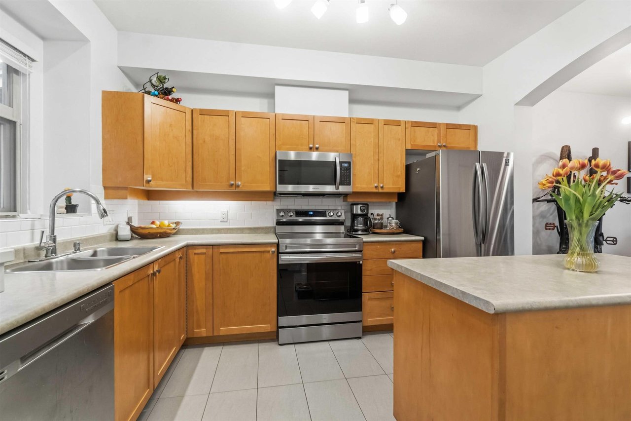 222-600 Park Crescent