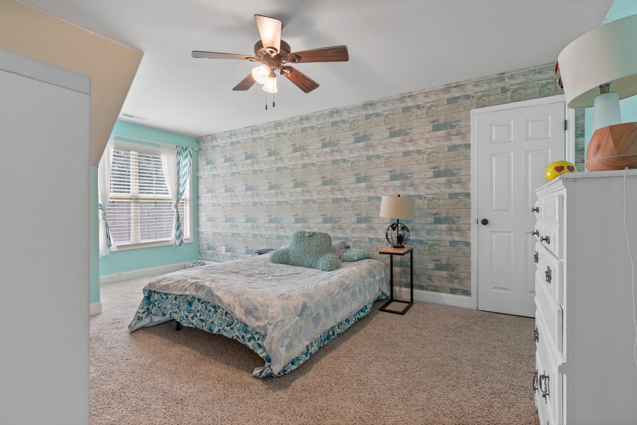 Stylish Comfort in Harvest – Spacious Gem with a Bonus Room! 