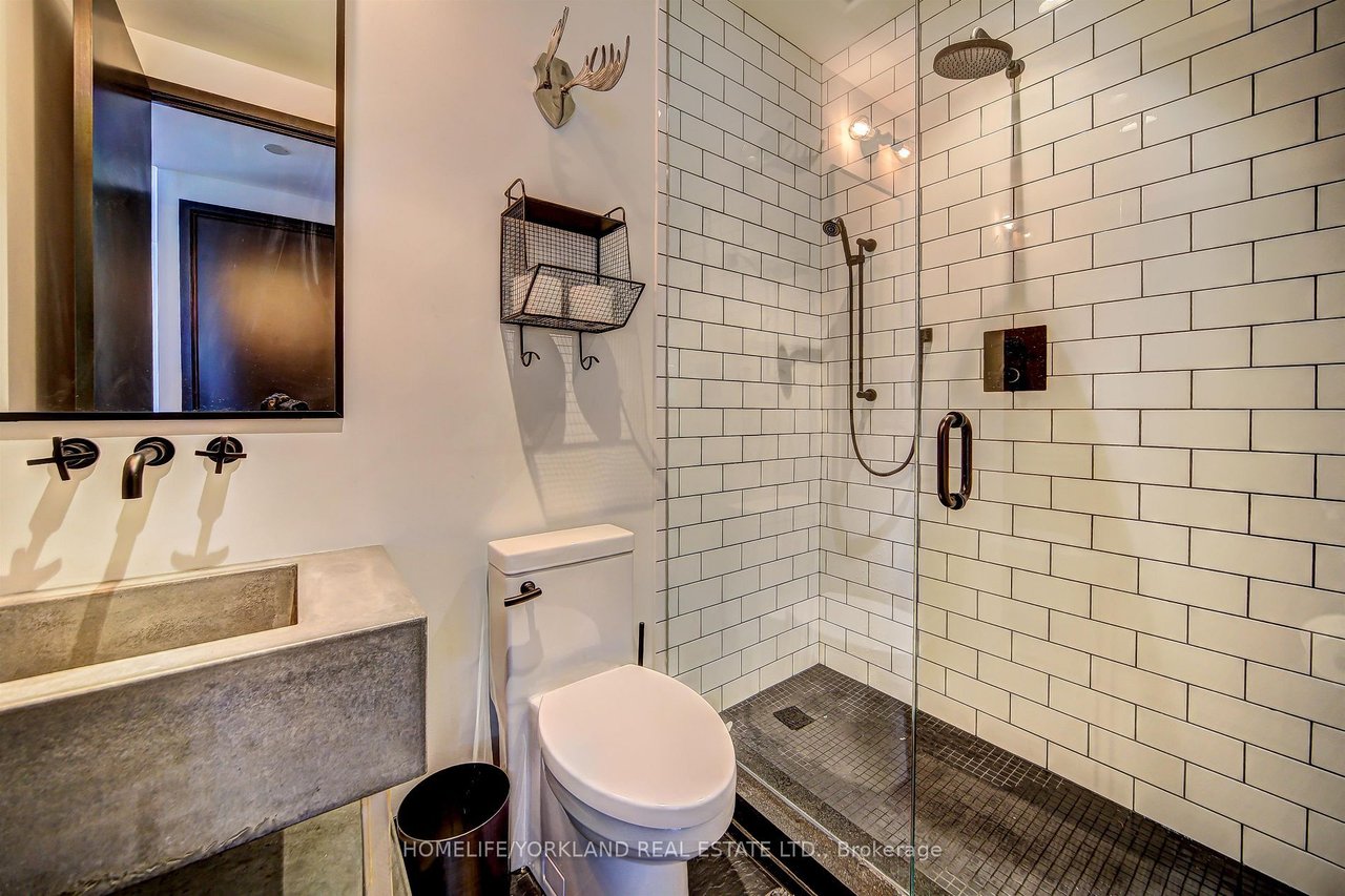 LUXURY DOWNTOWN LIVING