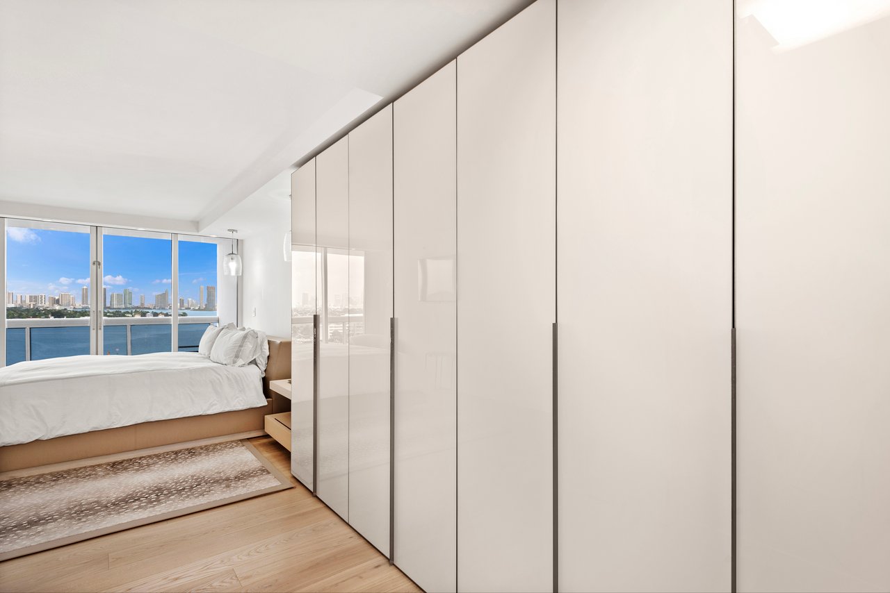 1800 Sunset Harbour 1202/04