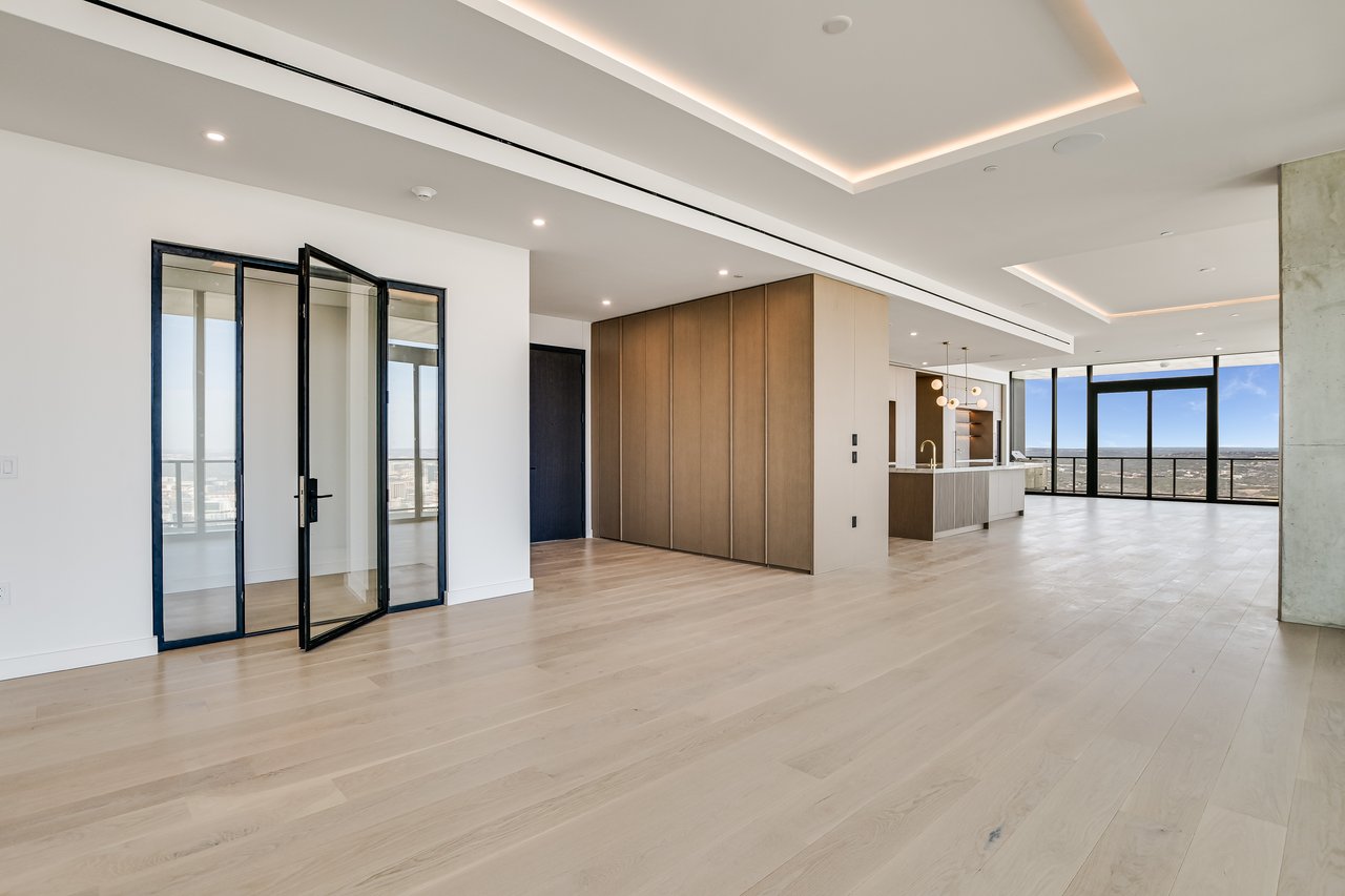 The Modern Sub-Penthouse #5402 North