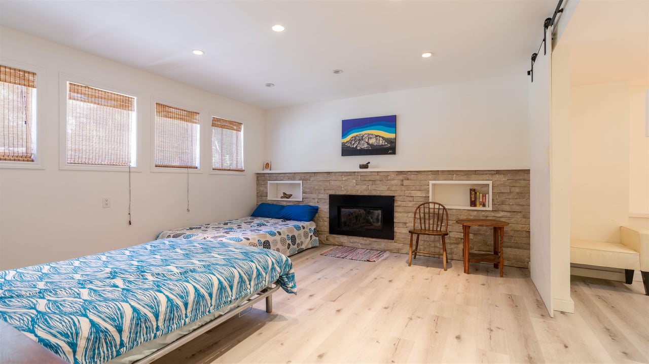 1124 Plateau Cres