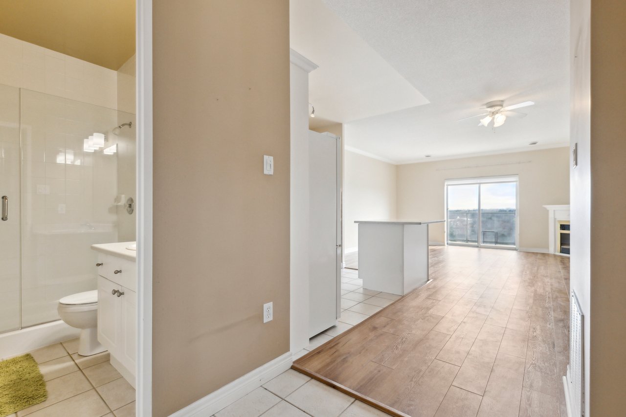 60 Wyndham Street S #909