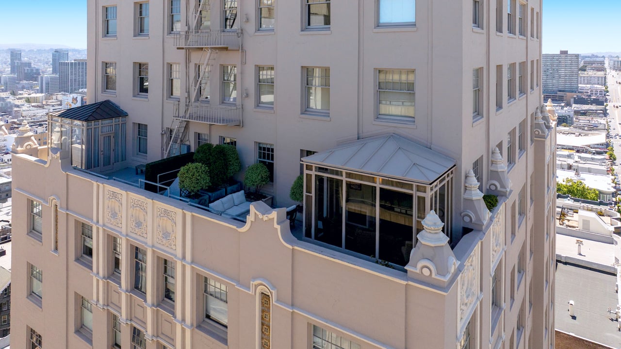 High-Floor Terrace Views Atop Nob Hill