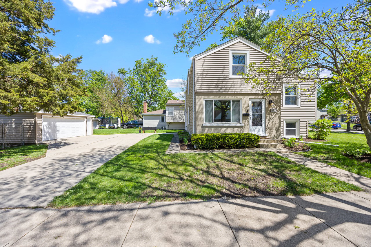 623 Green Valley Dr, Lombard