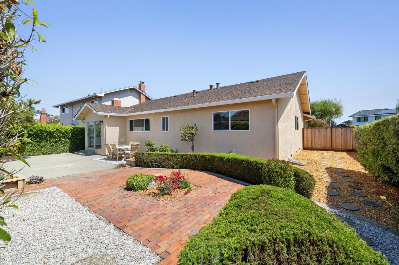 752 Matsonia Dr