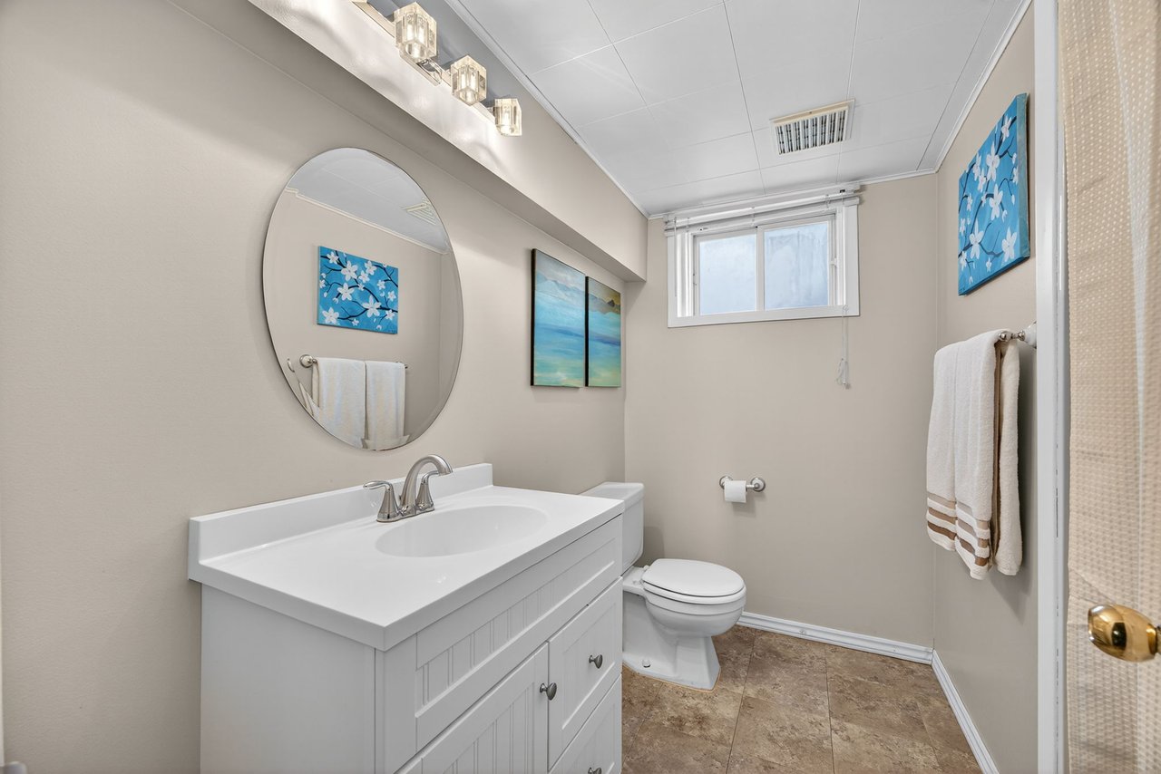 242 East Street, East Gwillimbury