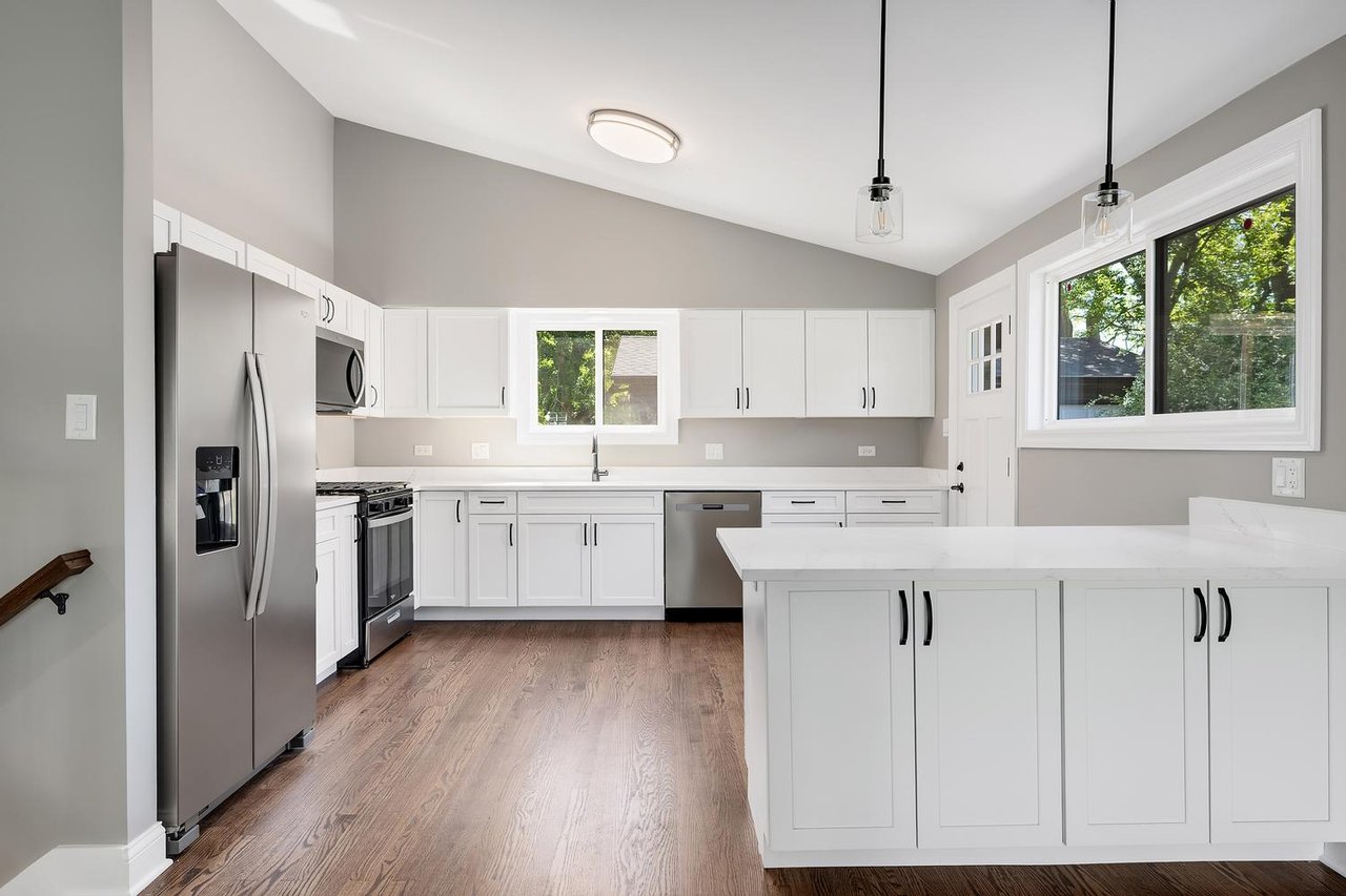 1N535 Park Blvd, Glen Ellyn IL – Fully Renovated Split-Level on Nearly Half an Acre Listed at $475,900