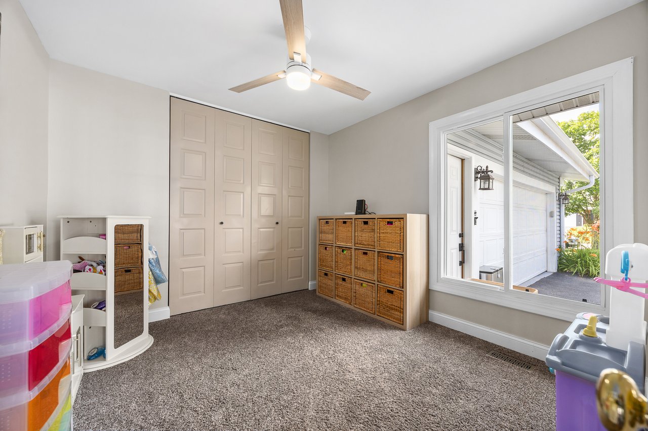 230 Plymouth Ln 