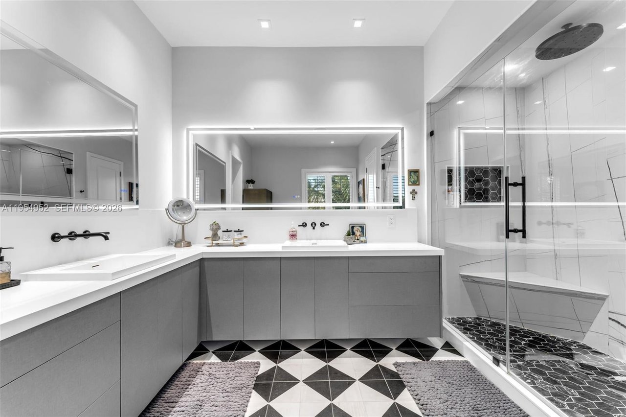 4819-university-drive-coral-gables-pool-home-sold-bathroom