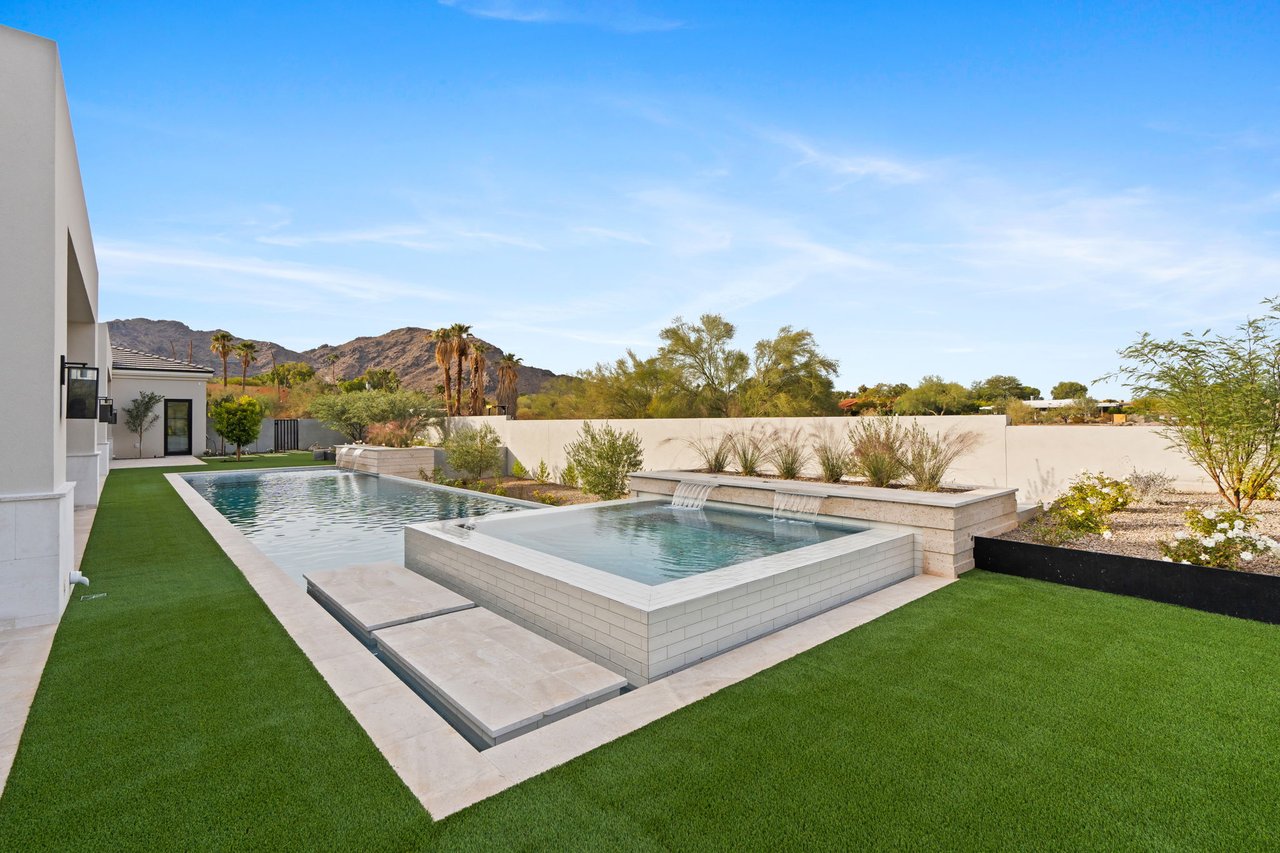 Luxury contemporary home in Paradise Valley, AZ