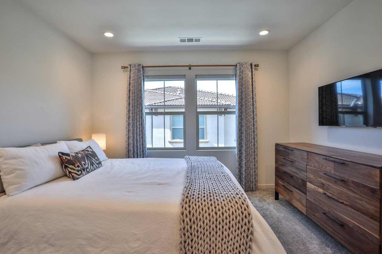 608 White Oaks, Lake Forest