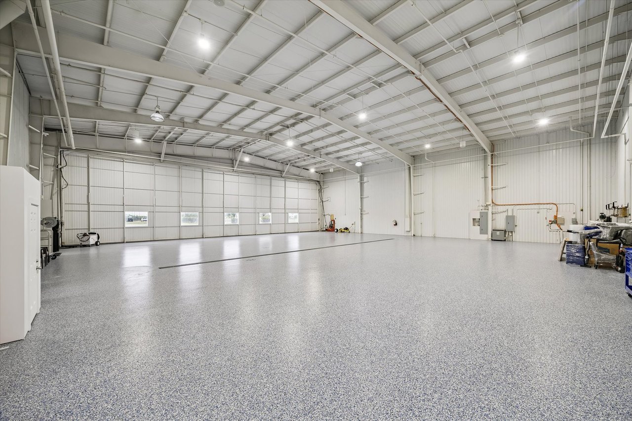 Hangar + Office - Sugar Land Regional Airport (KSGR)