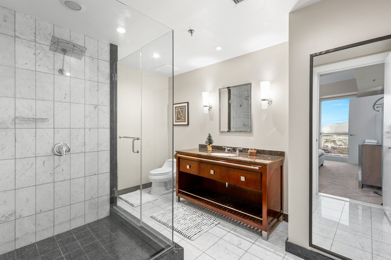 2700 Las Vegas Boulevard 2303