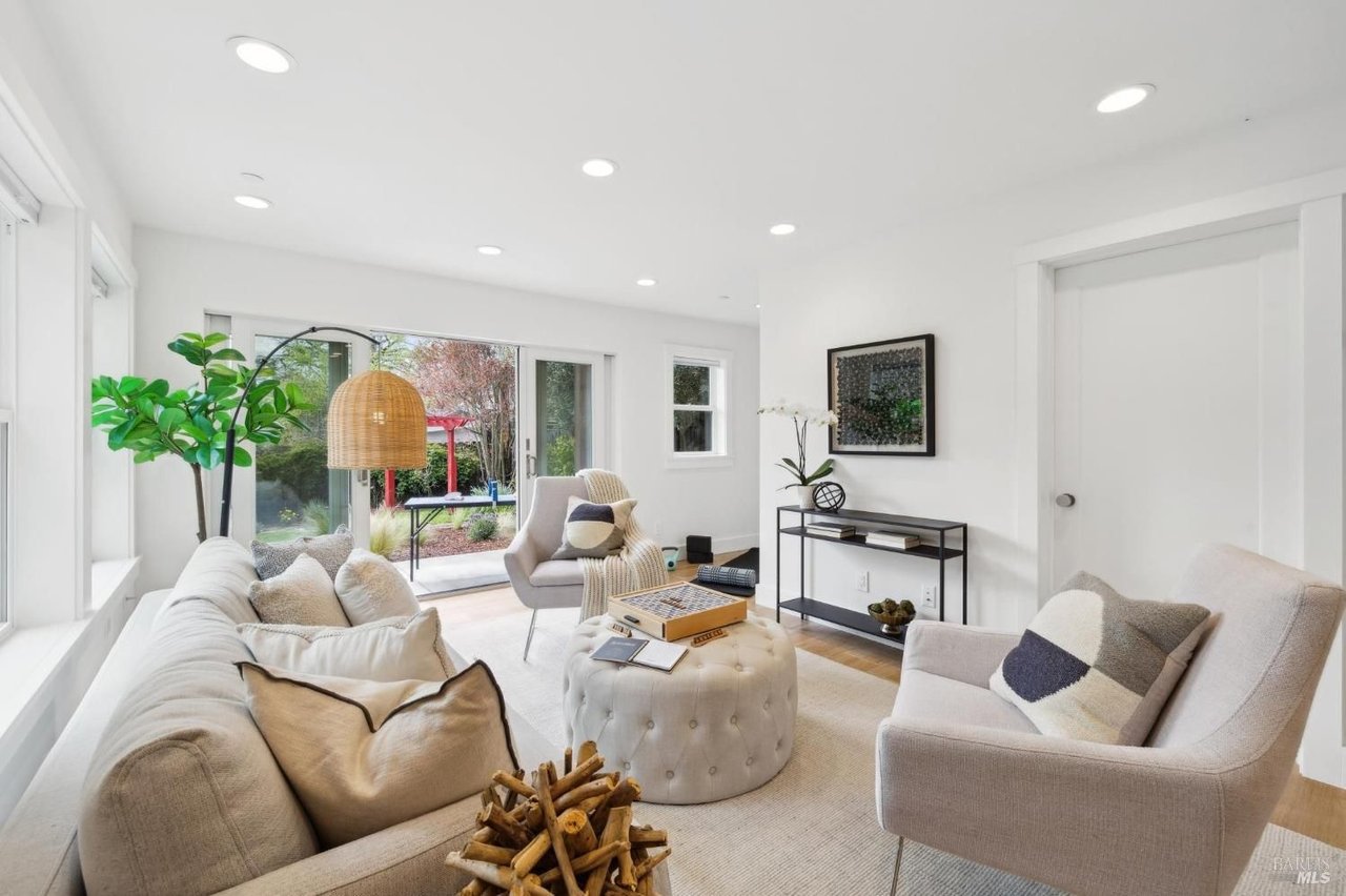 27 Rutherford Ave