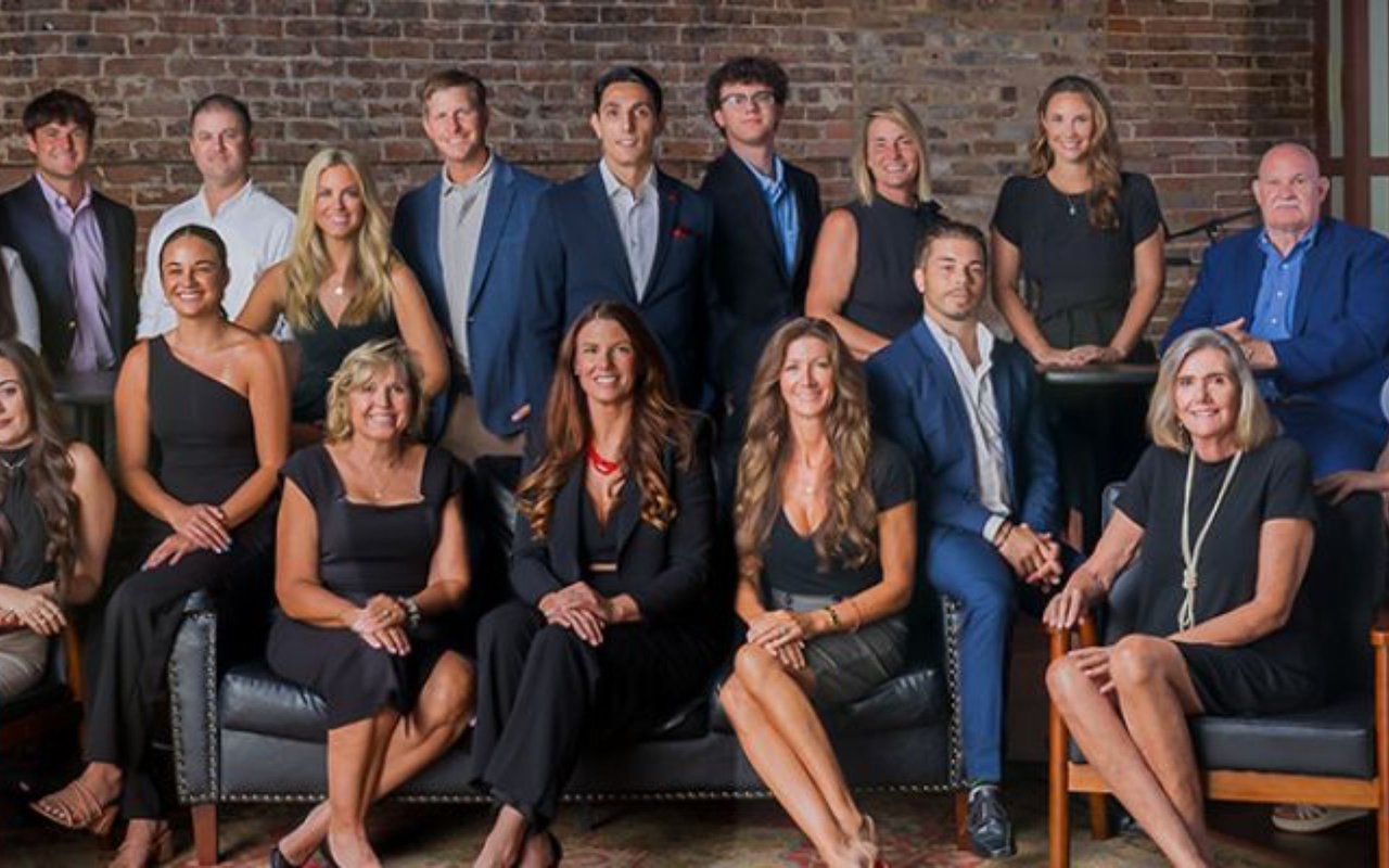 A Roadmap for Aspiring Real Estate Agent Careers