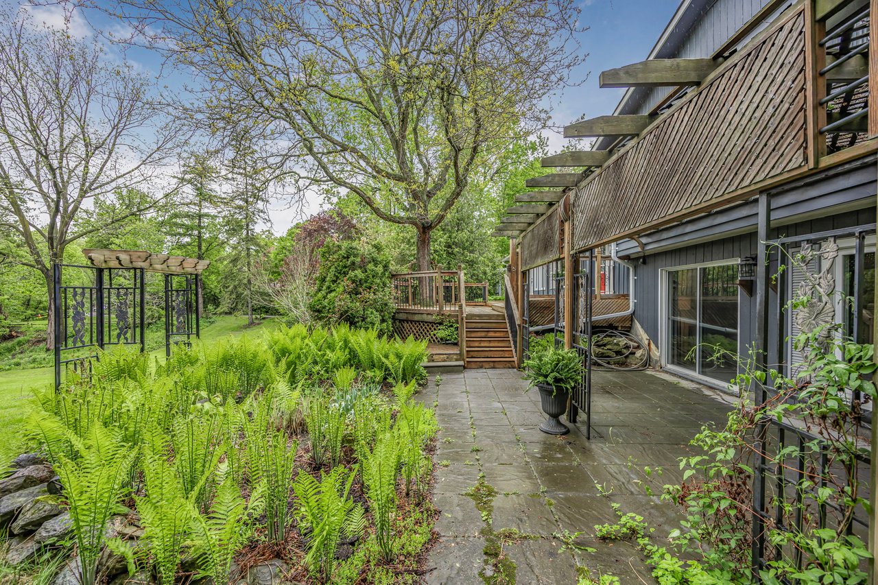 55 Old Church Road, King