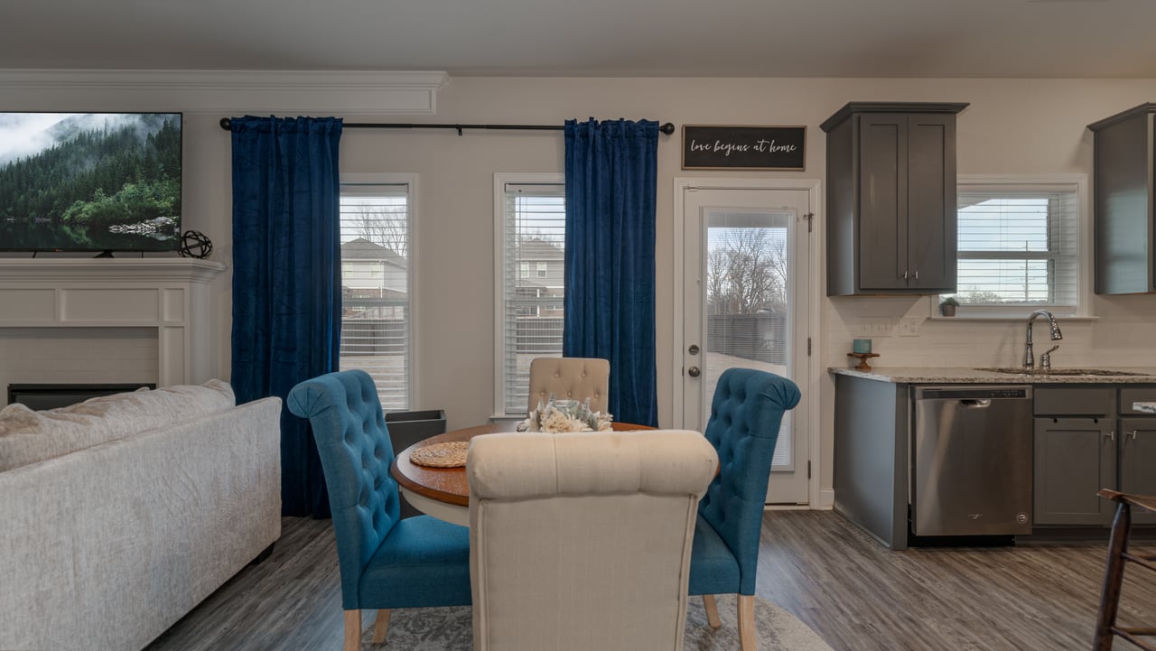 5 Bedroom Gorgeous Home! Lots of Space!!