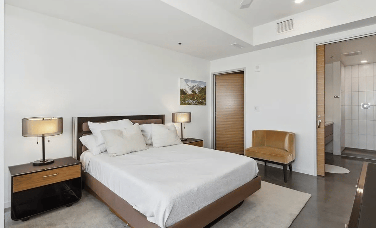 404 E College St #1405