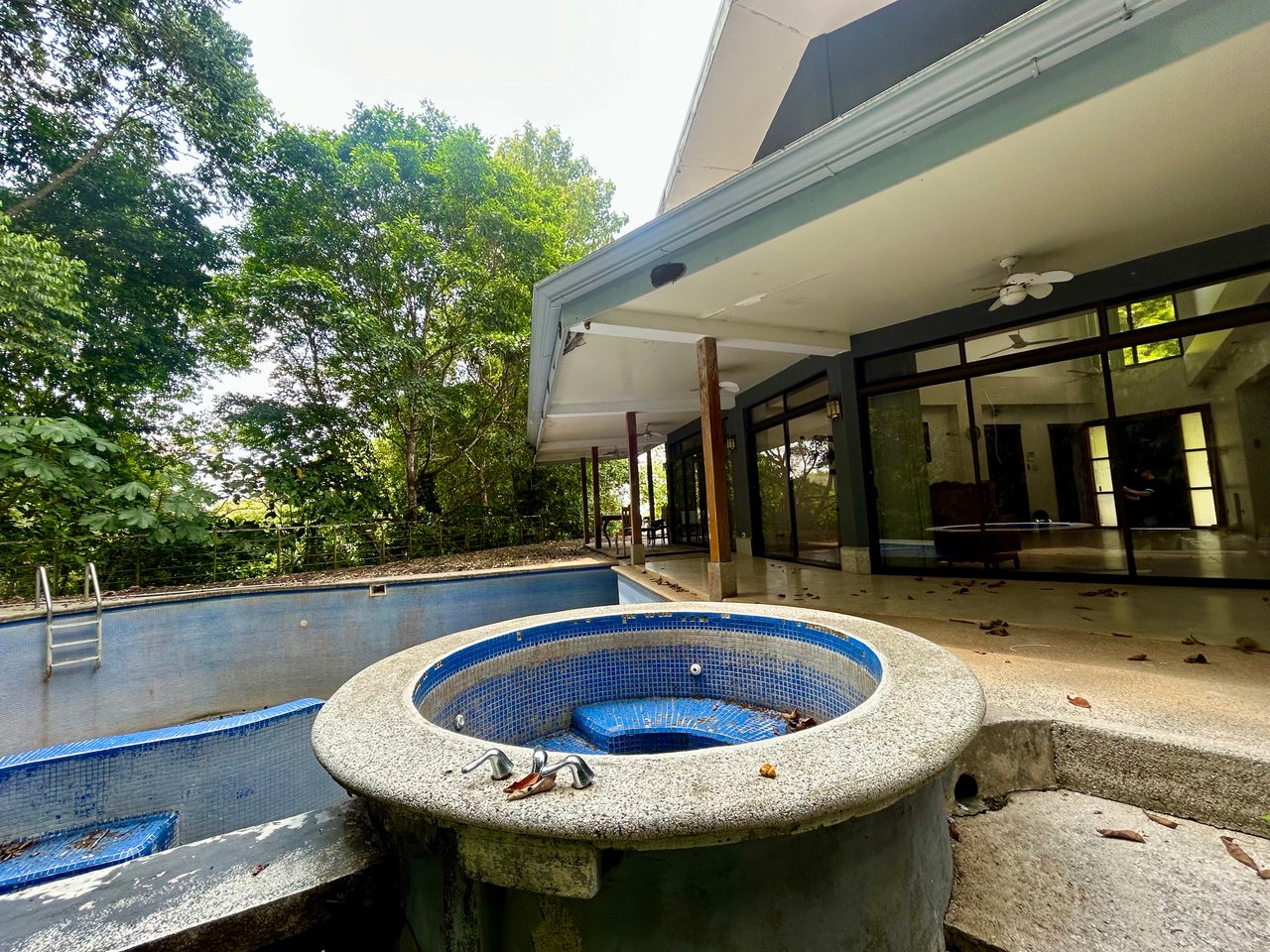 Fixer-Upper Home with an studio Office in Palmar Norte on a 4-Hectare Property