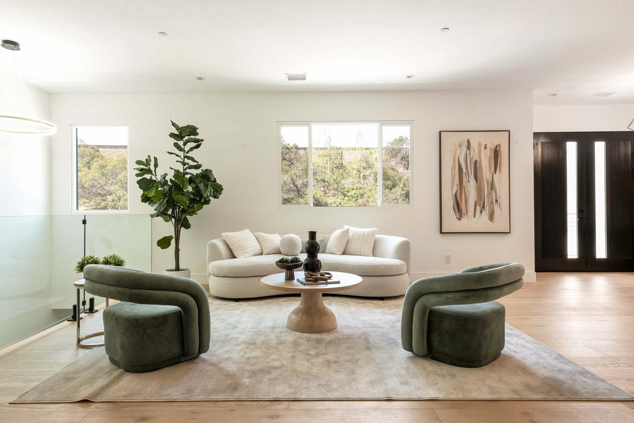 350 Mount Carmel Dr, Glendale 