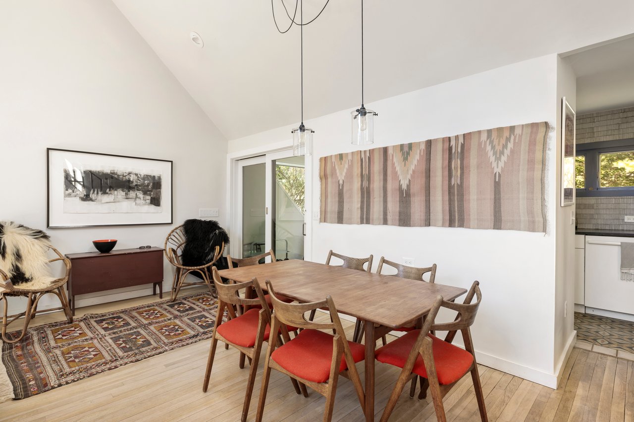  33 Robins Way, East Hampton