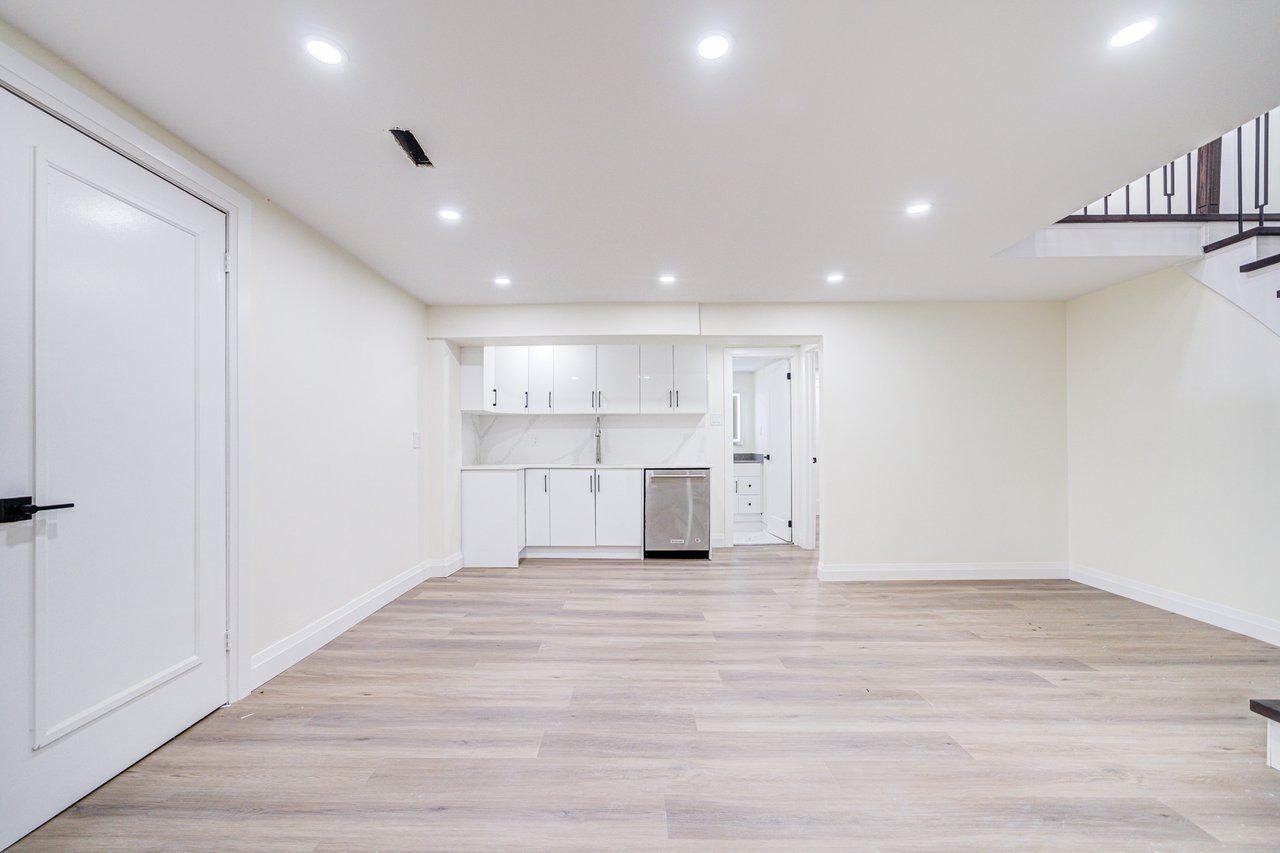 1126 Berkshire Crt