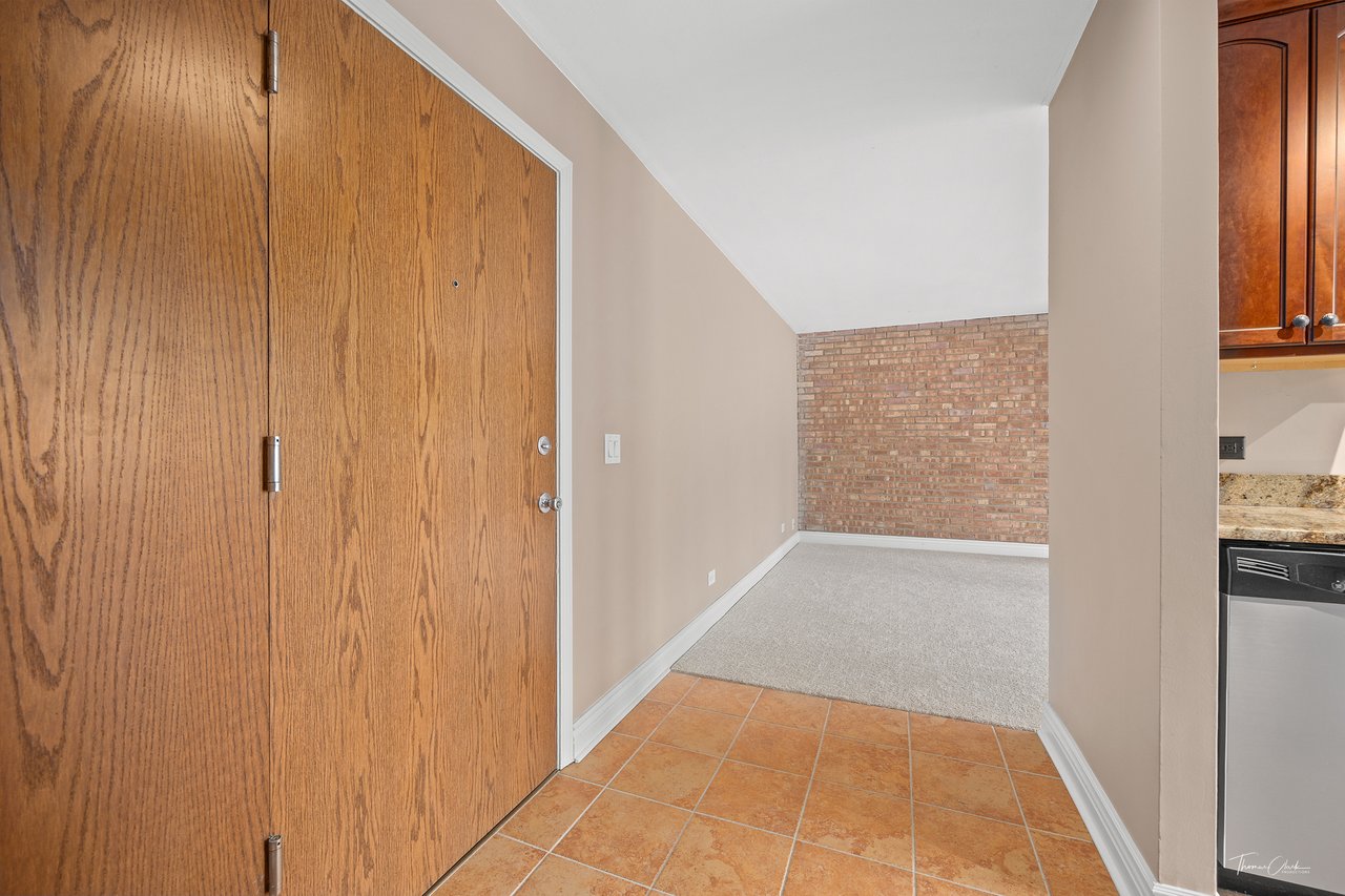 5950 OAKWOOD Drive Unit: 1D
